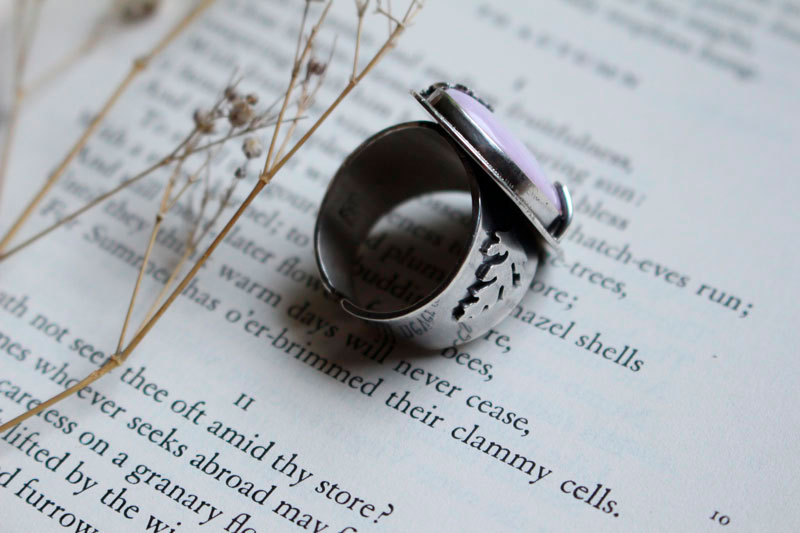 Al amanecer de la primavera, anillo temporada de renacimiento en plata y ópalo rosa