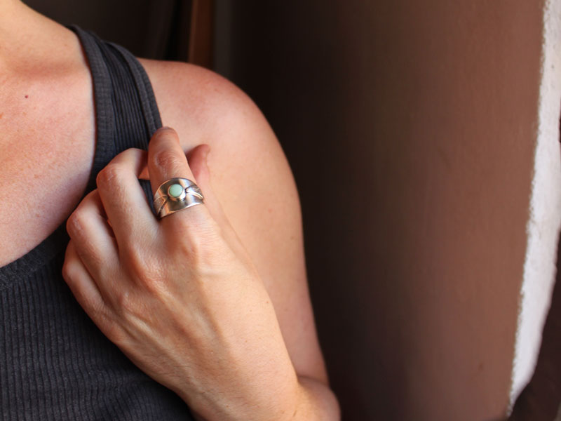 Aleteo, anillo Snitch Dorada de Harry Potter en plata y crisoprasa