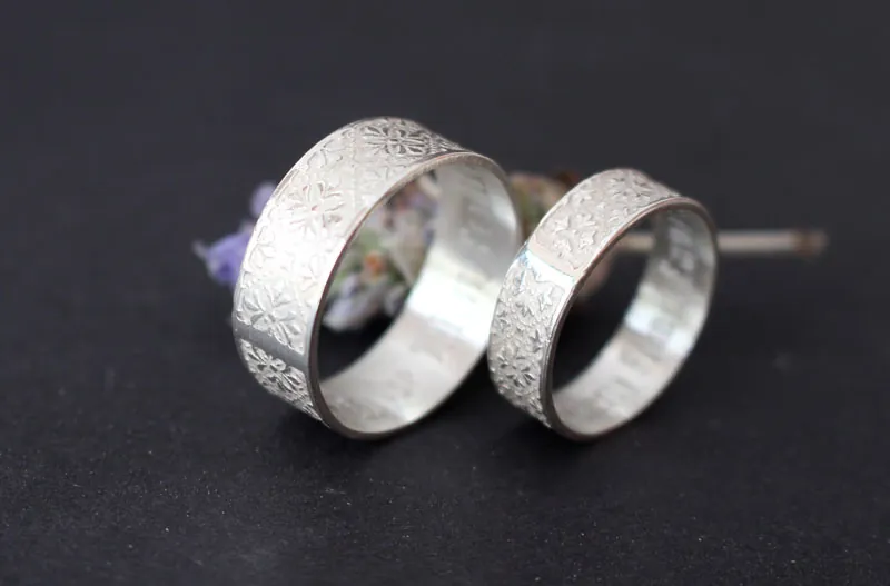 Alianzas Esmée, anillo boda medieval en plata