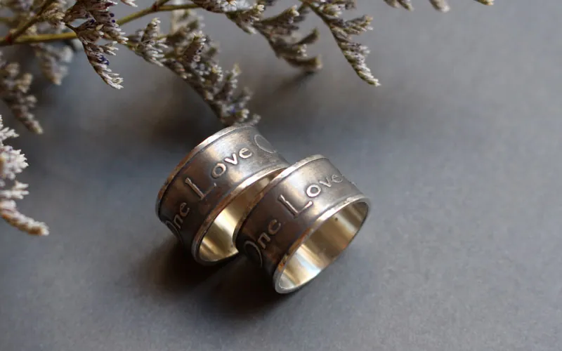 Alianzas un amor, anillo declaración del grupo U2 en plata