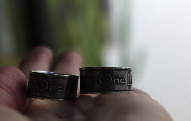 Alianzas un amor, anillo declaración del grupo U2 en plata