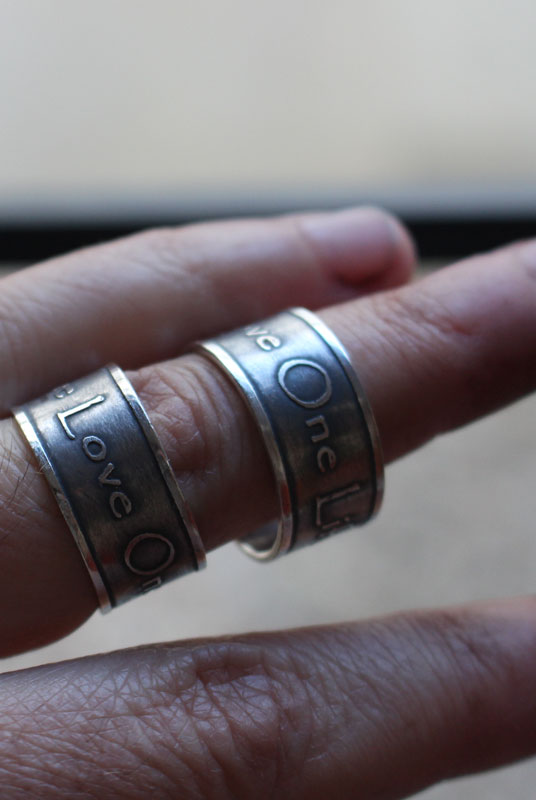 Alianzas un amor, anillo declaración del grupo U2 en plata