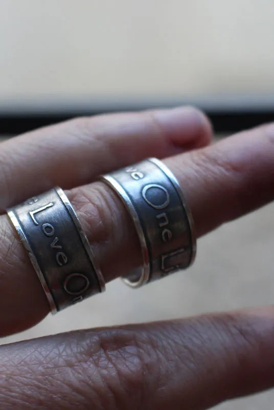 Alianzas un amor, anillo declaración del grupo U2 en plata