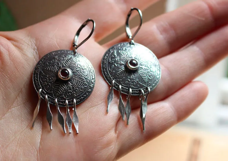 Alissandre, aretes hojas en plata y zircón