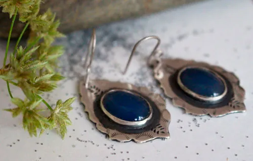 Ama, aretes agua amerindia en plata y ágata azul
