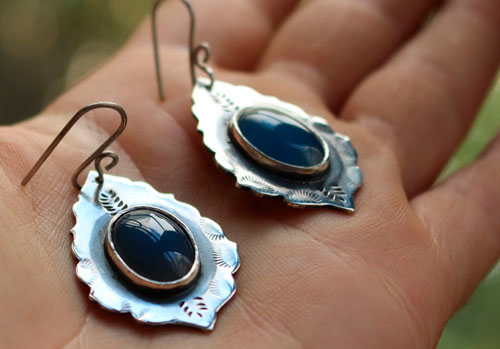 Ama, Native American water earrings in silver and blue agate