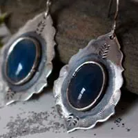 Ama, aretes agua amerindia en plata y ágata azul