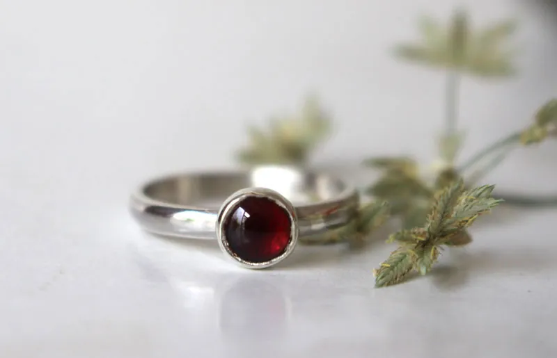 Amapola, anillo flor roja en plata y granate