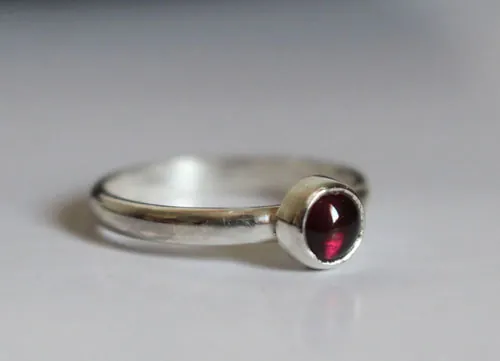 Amapola, anillo flor roja en plata y granate