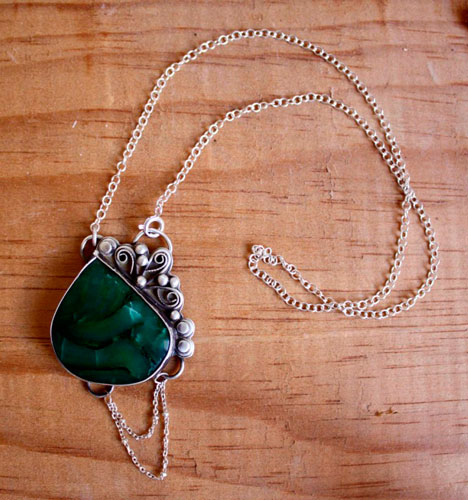 Amazona, collar exuberancia amazónica en plata y ágata verde