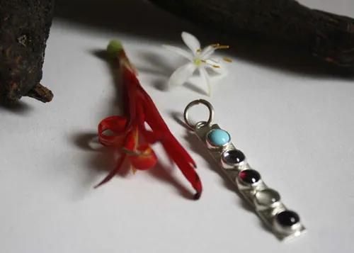 Anuha, dije familiar con piedras de nacimiento en plata, turquesa, alejandrita, amatista, granate y aguamarina