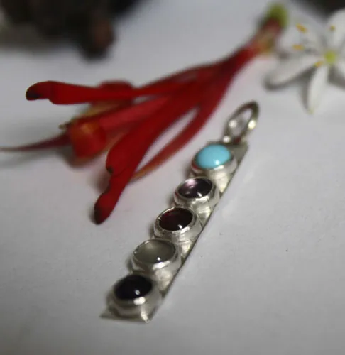 Anuha, dije familiar con piedras de nacimiento en plata, turquesa, alejandrita, amatista, granate y aguamarina