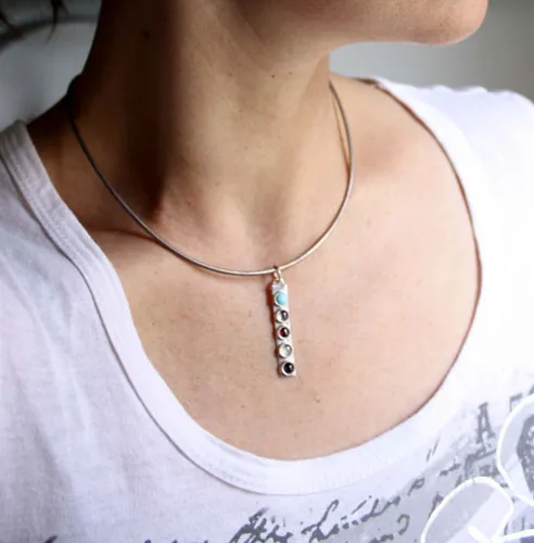 Anuha, dije familiar con piedras de nacimiento en plata, turquesa, alejandrita, amatista, granate y aguamarina