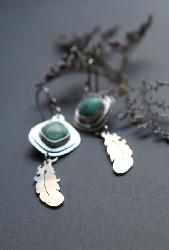 Aprender a volar, aretes de plumas soñadoras en plata y turquesa