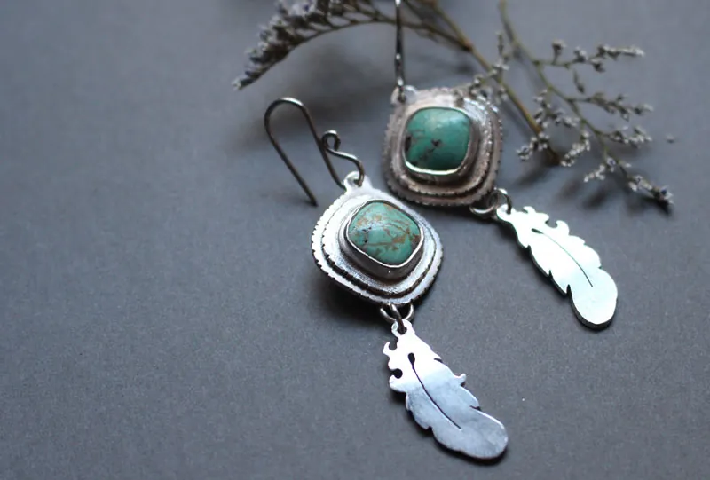 Aprender a volar, aretes de plumas soñadoras en plata y turquesa