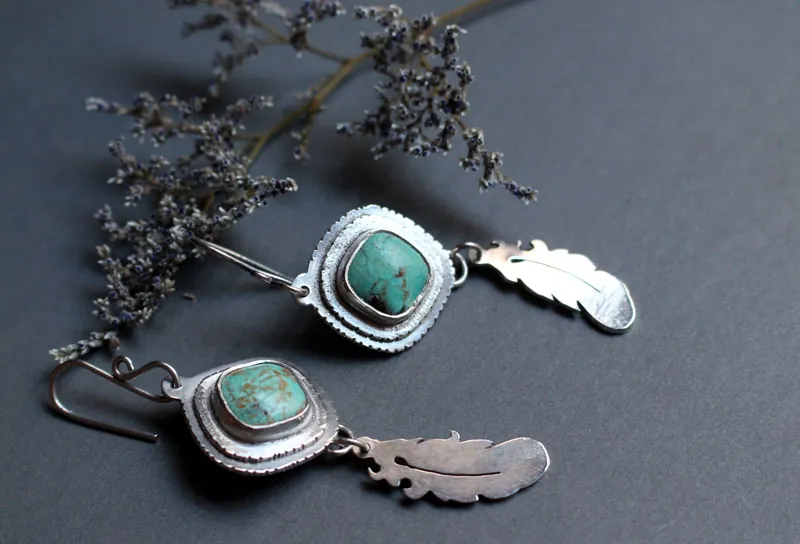 Aprender a volar, aretes de plumas soñadoras en plata y turquesa