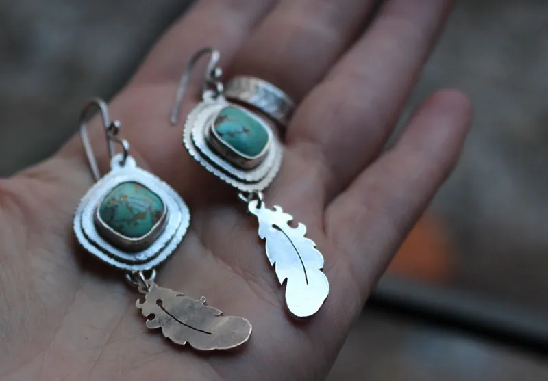 Aprender a volar, aretes de plumas soñadoras en plata y turquesa