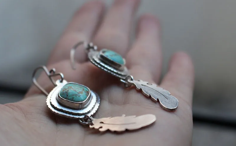 Aprender a volar, aretes de plumas soñadoras en plata y turquesa
