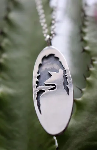 Aquellos que amas, collar cierva y ave en plata