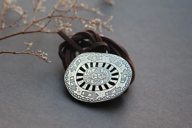 Araña de Spiro Mounds, collar amerindio del Misisipi en plata