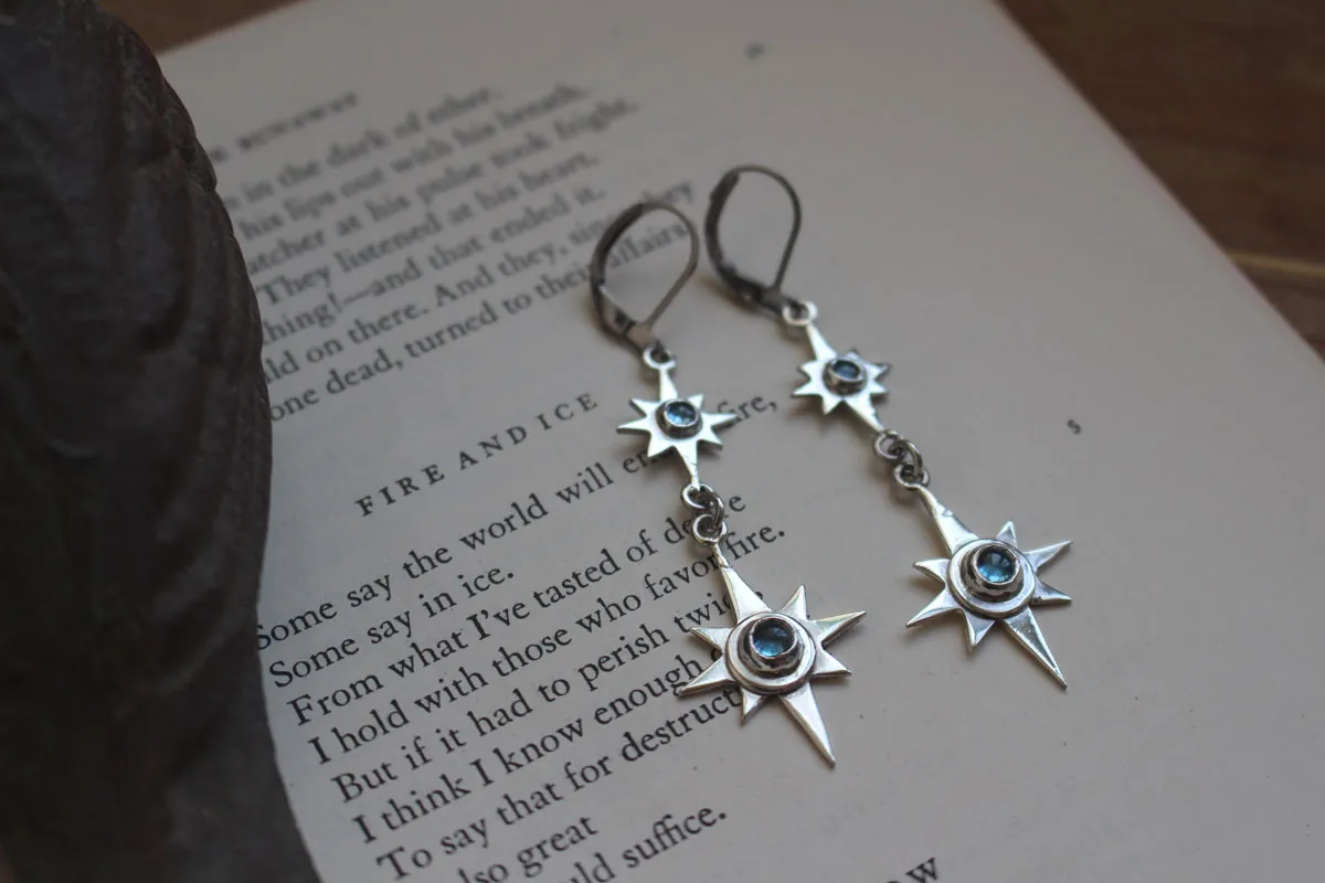 Arktos, aretes estrellas azules en plata y zircón