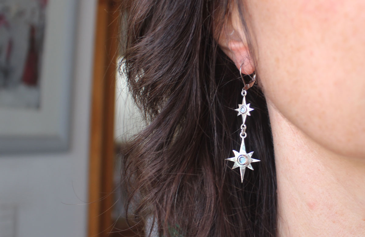 Arktos, aretes estrellas azules en plata y zircón