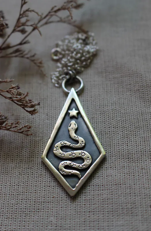 Asclepio, collar serpiente de la mitología griega en plata