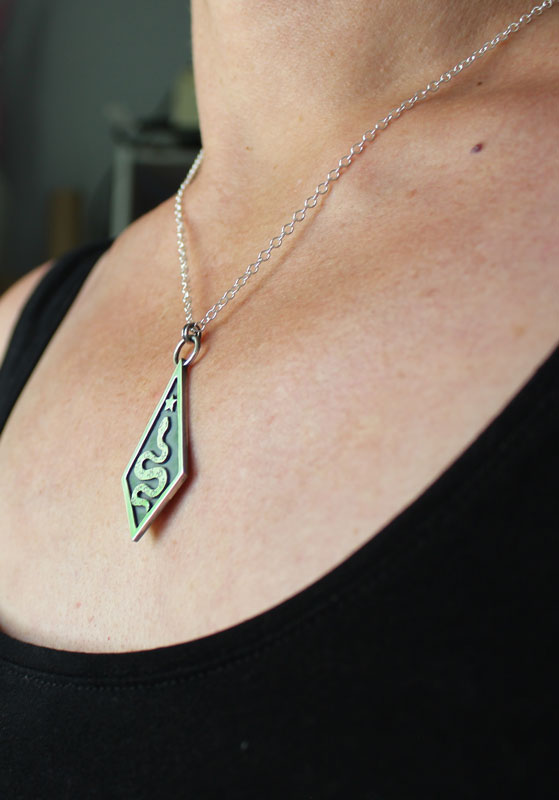 Asclepio, collar serpiente de la mitología griega en plata