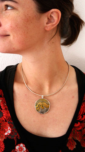 Aurora, dije amanecer en plata y jaspe abejorro