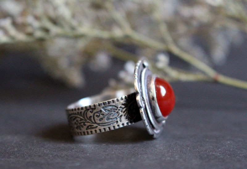 Autumn eglantine, flower and fruit ring in silver and carnelian
