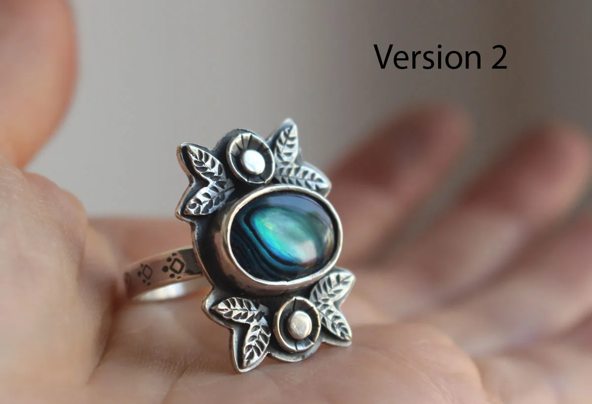 Azul de los mares, anillo de flor y concha en plata y paua