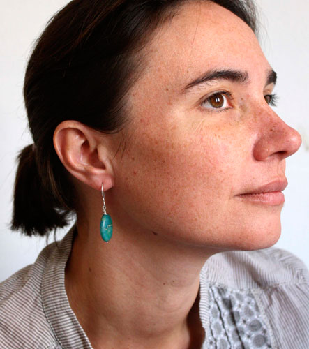 Azul de Prusia, aretes color de misterio en plata y serpentina