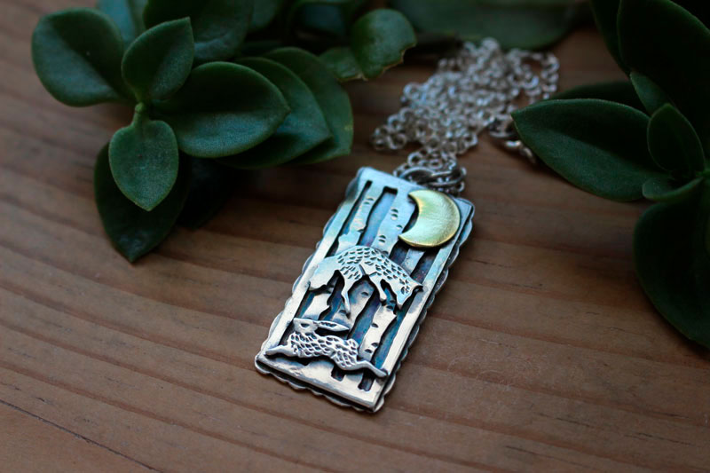 Baile de noche, dije liebre y zorro en plata y latón