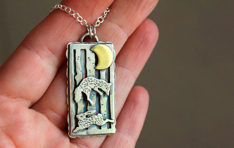 Baile de noche, dije liebre y zorro en plata y latón