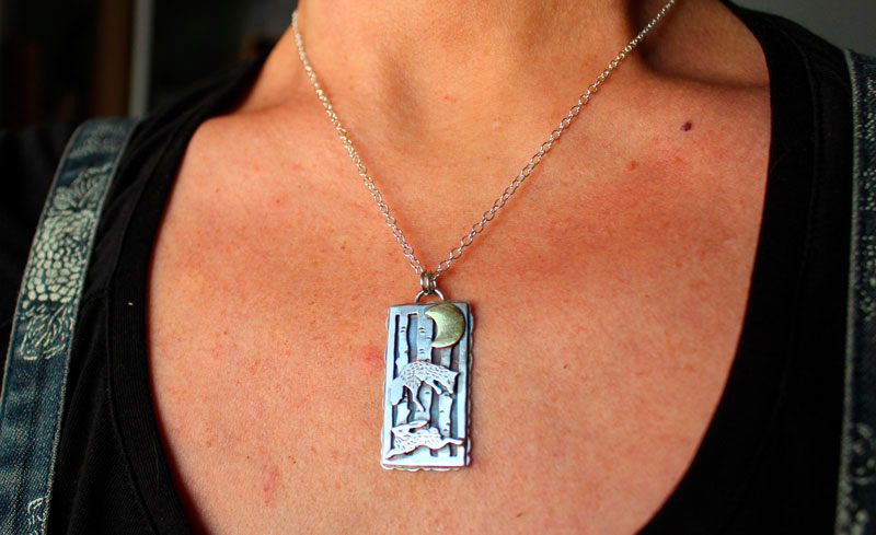 Baile de noche, dije liebre y zorro en plata y latón