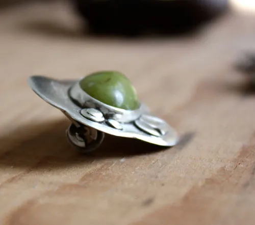 Bajo la higuera, broche vegetal en plata y aventurina