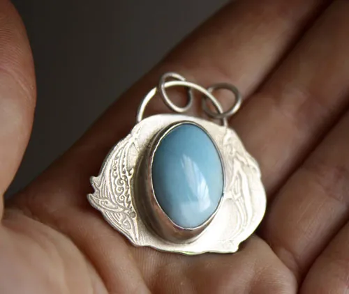 Ballet acuático, dije delfín y ballena en plata y larimar