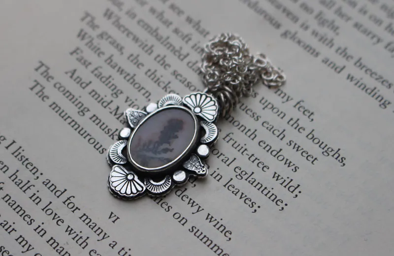 Be still my soul, collar flor de plata y ágata dendrítica