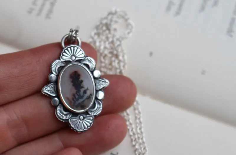Be still my soul, collar flor de plata y ágata dendrítica