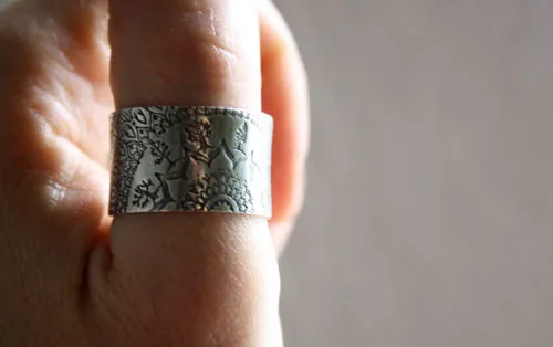 Blessed, anillo mandala del bosque en plata