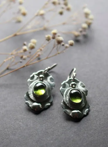 Bosque bajo las estrellas, aretes rayos de luna en plata y peridoto