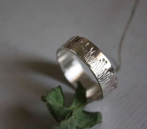 Briznas de hierba salvaje, anillo El Mago de Oz en plata