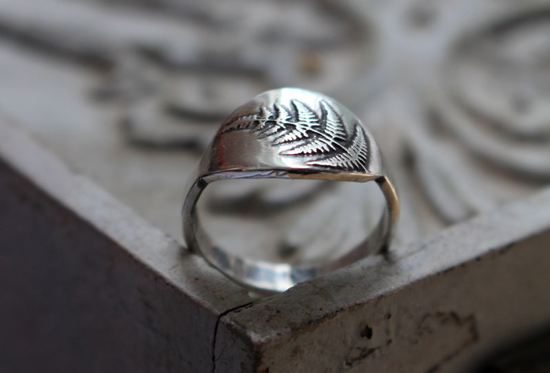 Brote de helecho, anillo naturaleza en plata