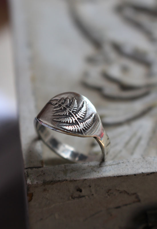 Brote de helecho, anillo naturaleza en plata
