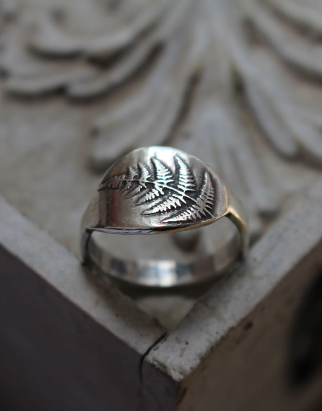 Brote de helecho, anillo naturaleza en plata