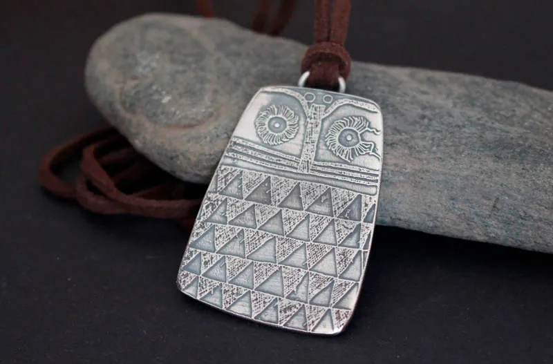 Búho neolítico, collar ave de la Edad del Cobre en plata