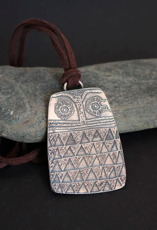 Búho neolítico, collar ave de la Edad del Cobre en plata