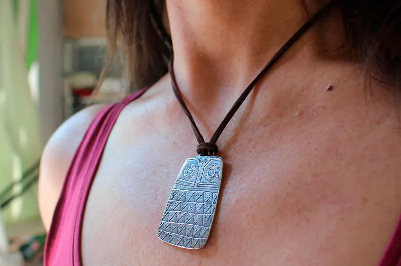 Búho neolítico, collar ave de la Edad del Cobre en plata