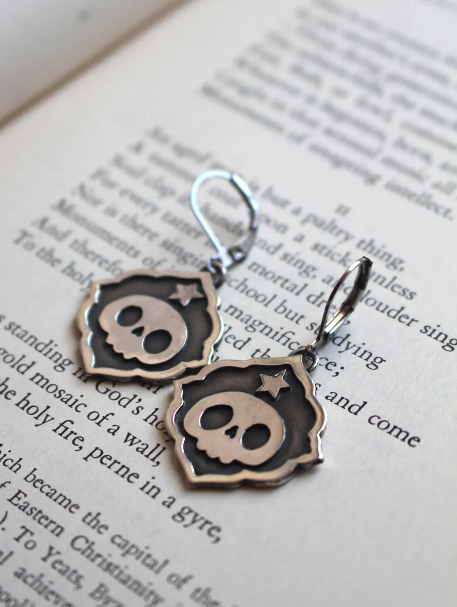 Calaverita, aretes cráneo y estrella de tradición mexicana en plata