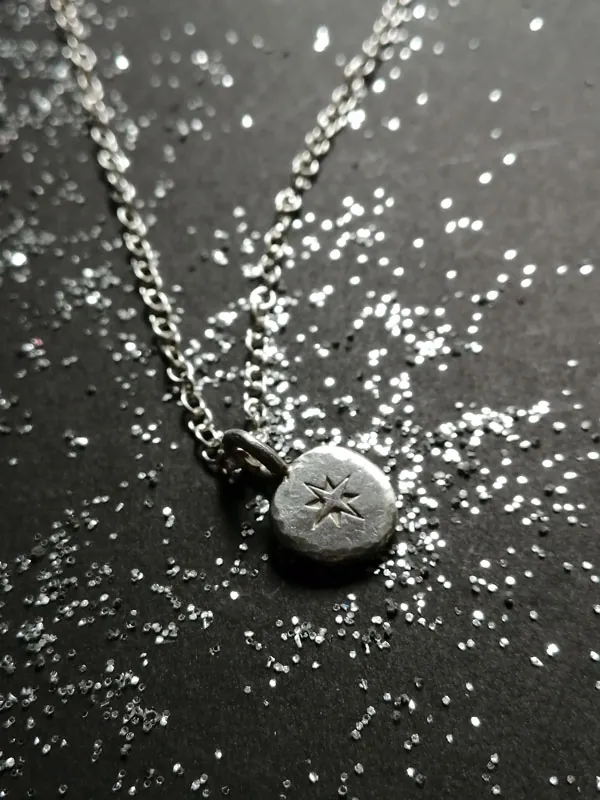 Camino, collar rosa de los vientos en plata